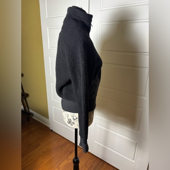 EUC Lululemon So Sherpa Black Cropped Bomber Jacket Size 6 - Picture 4 of 8